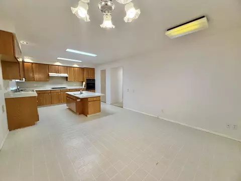 Kitchen - 70 Akea Pl, Kula, HI 96790 photo 4 of 5