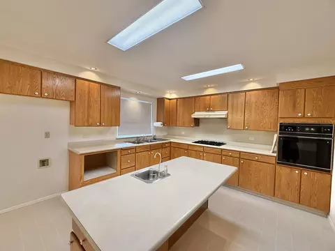 Kitchen - 70 Akea Pl, Kula, HI 96790 photo 1 of 5
