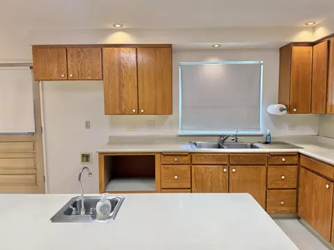 Kitchen - 70 Akea Pl, Kula, HI 96790 photo 3 of 5