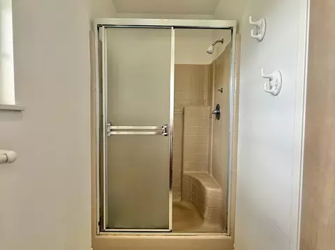 Bath - 70 Akea Pl, Kula, HI 96790 photo 6 of 7