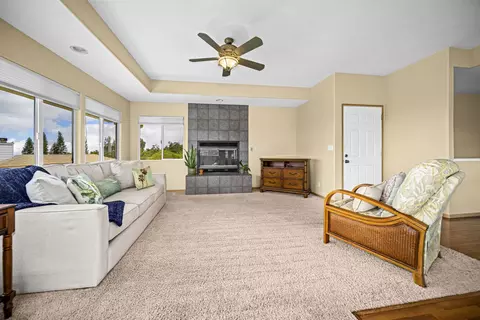 Living - 8 Paliuli Pl, Kula, HI 96790 photo 3 of 4