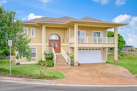 32 W Kapueone Pl, Wailuku, HI 96793