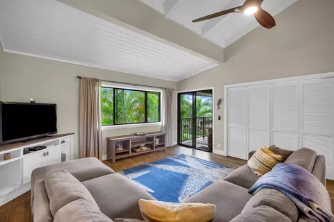 Living - 3788 Lower Honoapiilani Rd #E205, Lahaina, HI 96761 photo 4 of 5