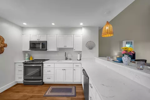 Kitchen - 3788 Lower Honoapiilani Rd #E205, Lahaina, HI 96761 photo 3 of 4