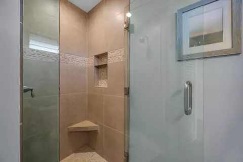 Bath - 3788 Lower Honoapiilani Rd #E205, Lahaina, HI 96761 photo 2 of 4