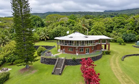 213 Kapia Rd, Hana, HI 96713