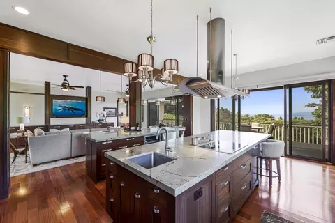 870 Kupulau Dr, Kihei, HI 96753