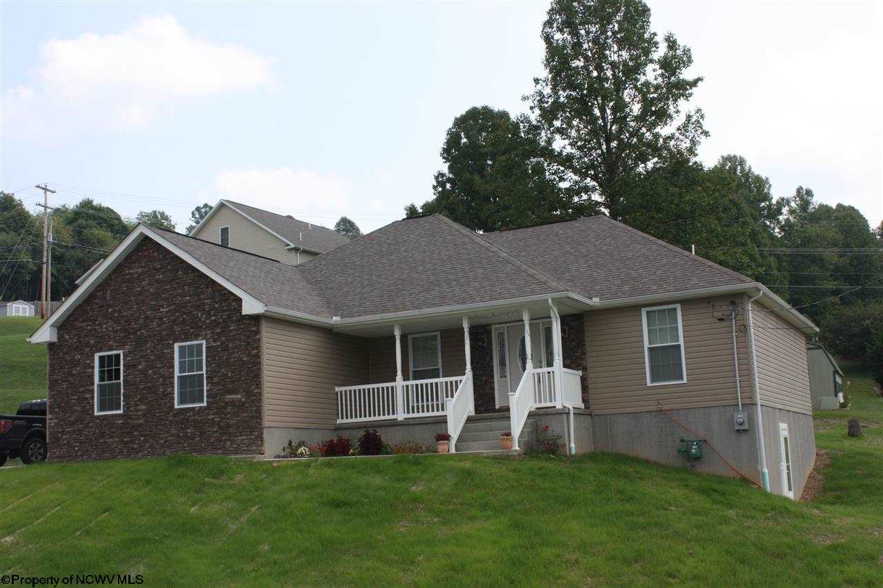 1420 Parkside Dr, Fairmont, WV 26554 photo 1