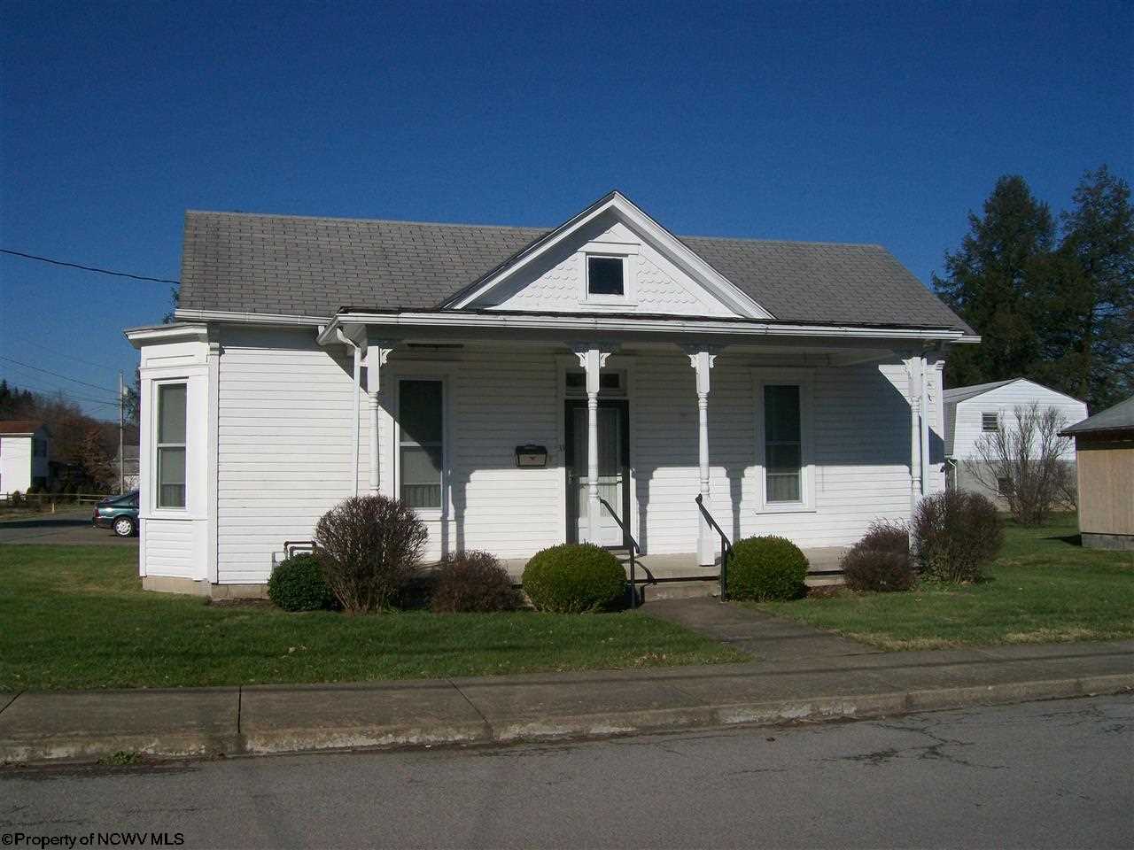 33 W Lincoln St, Buckhannon, WV 26201 photo 1
