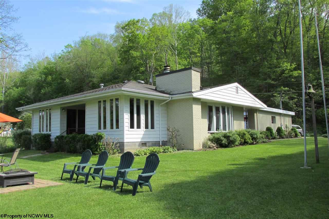 373 Riverside Dr, Fairmont, WV 26554 photo 1