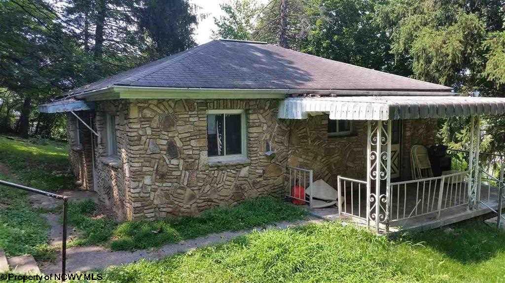 814 Palatine Ave, Fairmont, WV 26554 photo 1
