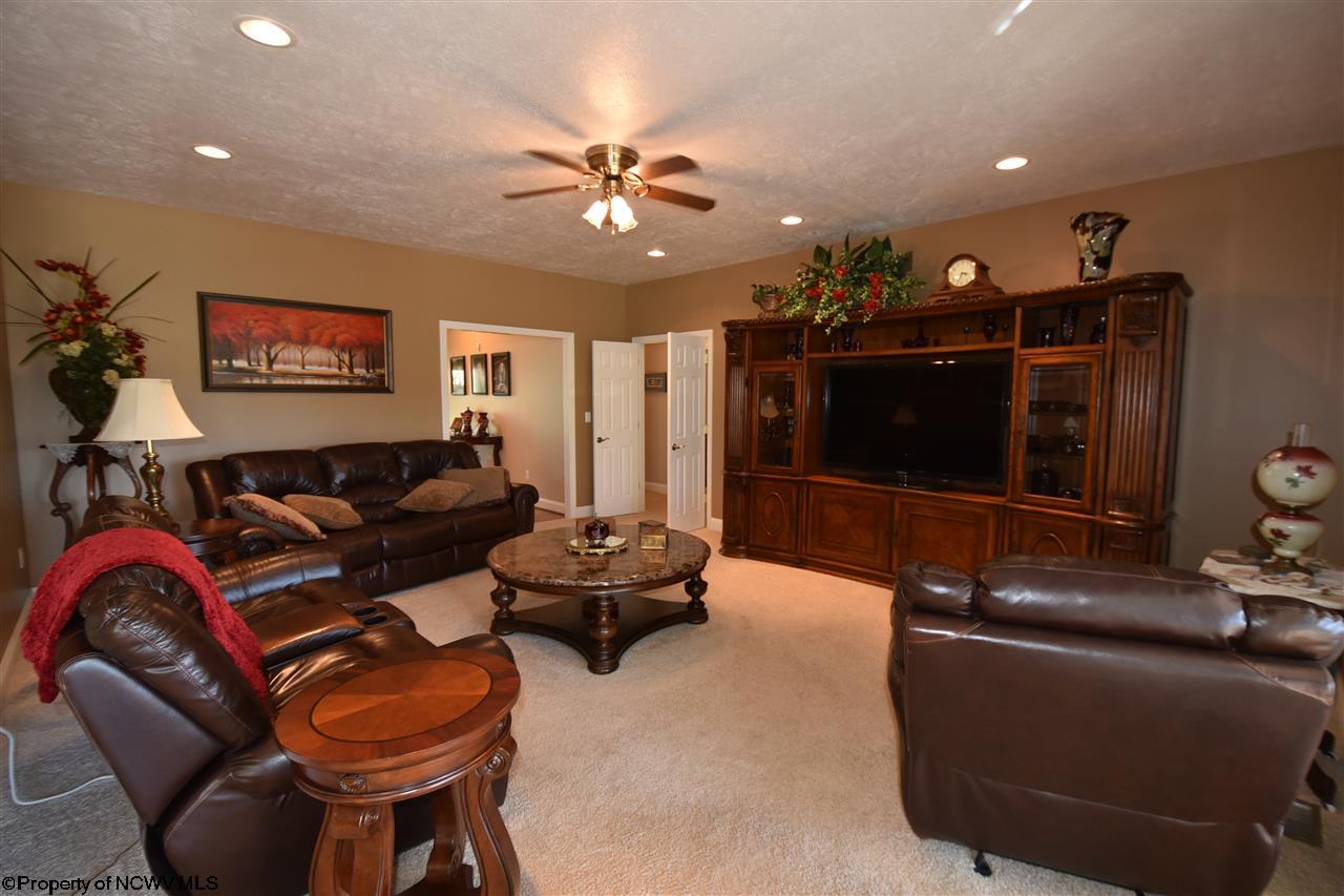 43 Robin Ln, Mount Clare, WV 26408 photo 7