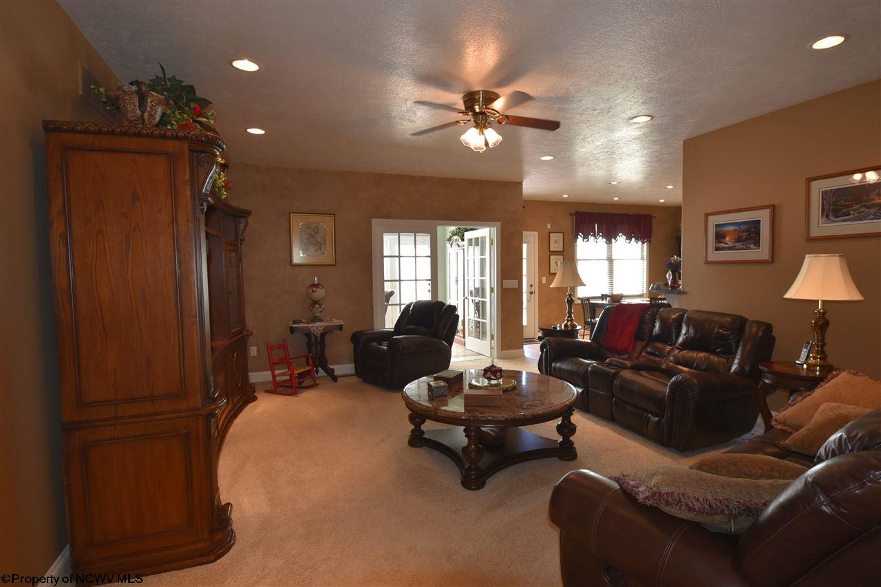 43 Robin Ln, Mount Clare, WV 26408 photo 4