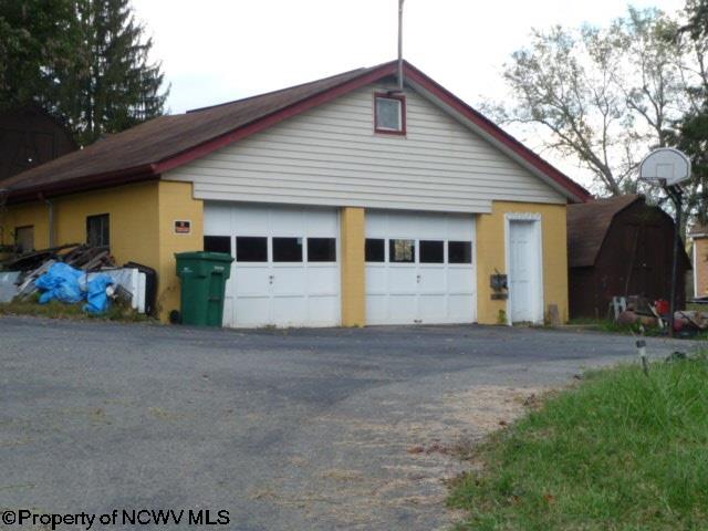 11 Cranberry Dr, Clarksburg, WV 26301 photo 2