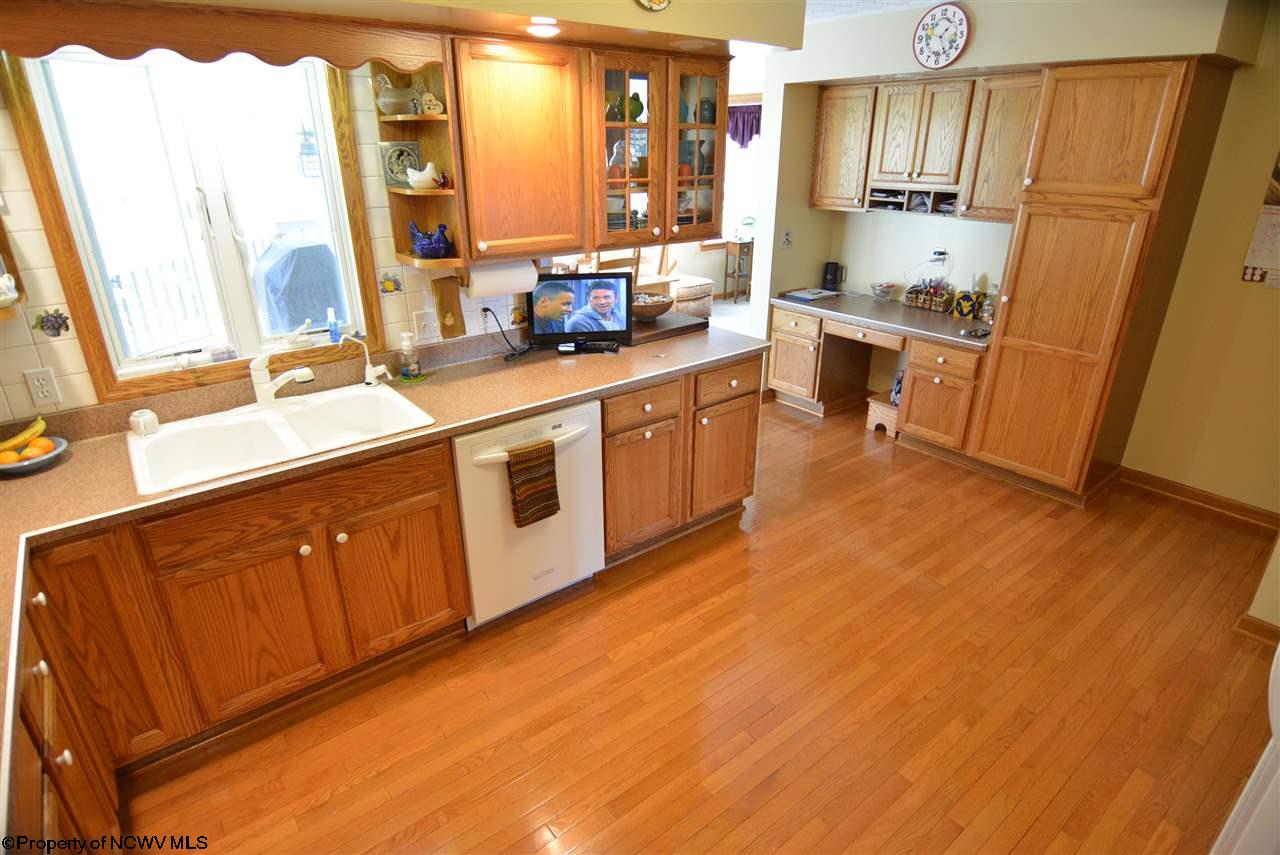 368 Meadow Dr, Mount Clare, WV 26408 photo 4