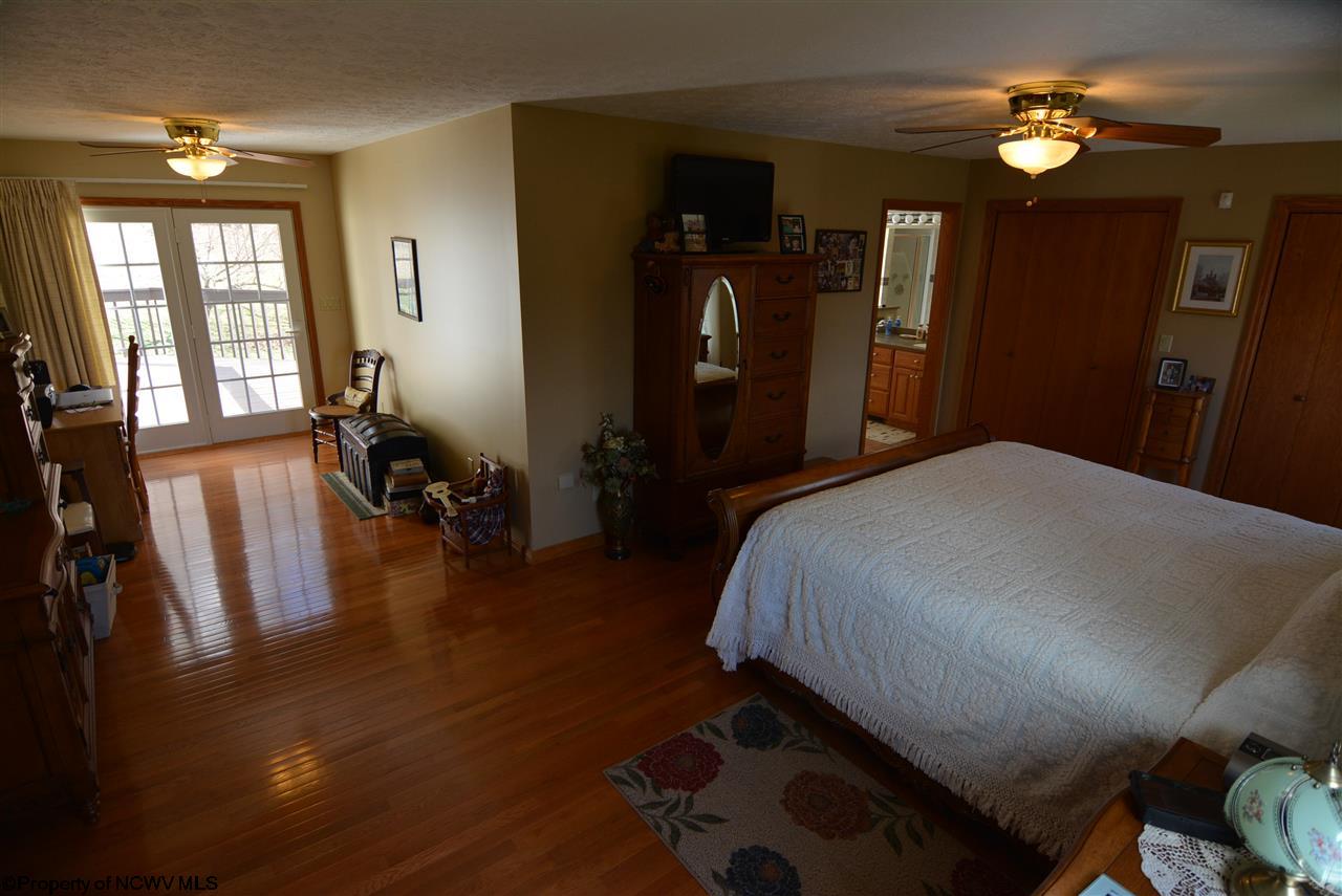 368 Meadow Dr, Mount Clare, WV 26408 photo 8