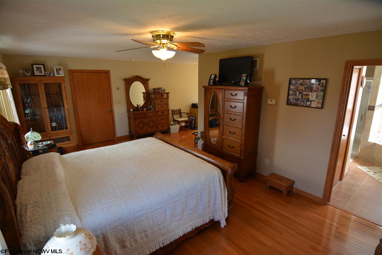368 Meadow Dr, Mount Clare, WV 26408 photo 9