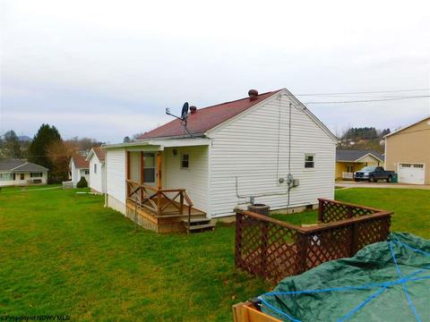 509 E Olive St, Bridgeport, WV 26330 photo 2