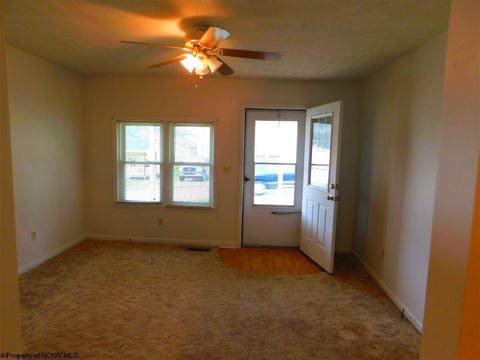 509 E Olive St, Bridgeport, WV 26330 photo 4
