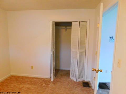 509 E Olive St, Bridgeport, WV 26330 photo 5