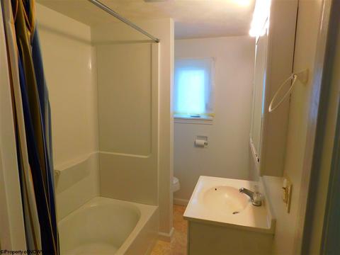 509 E Olive St, Bridgeport, WV 26330 photo 7