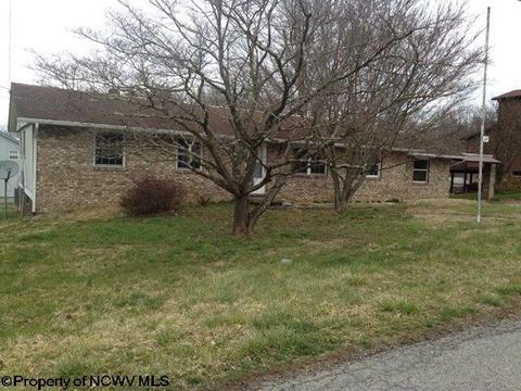49 Chapel St, Weston, WV 26452 photo 1