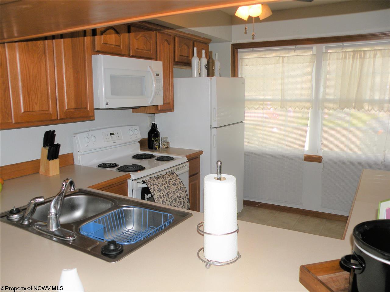 22 Hannah Ln, Morgantown, WV 26505 photo 2