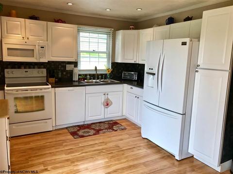 3 Overlook Dr, Bridgeport, WV 26330 photo 6