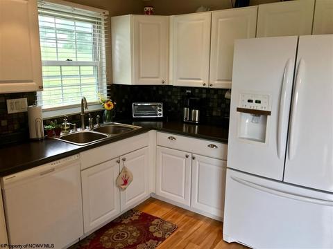 3 Overlook Dr, Bridgeport, WV 26330 photo 8
