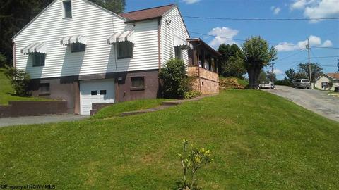920 Dickson St, Mannington, WV 26582 photo 3