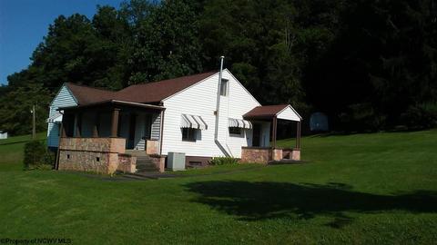 920 Dickson St, Mannington, WV 26582 photo 2