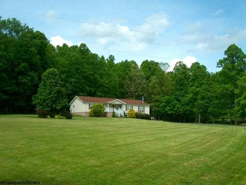 109 Brookside Ln, Philippi, WV 26416 photo 1