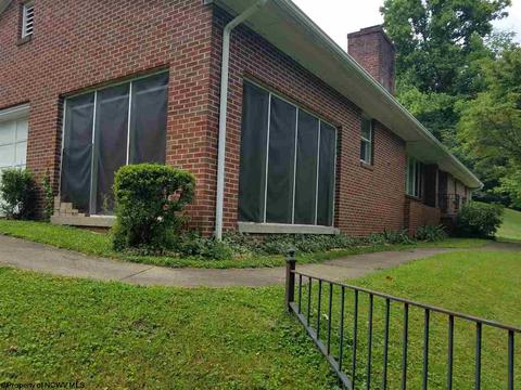 1 Brookside Dr, Bridgeport, WV 26330 photo 2