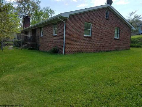 1 Brookside Dr, Bridgeport, WV 26330 photo 3
