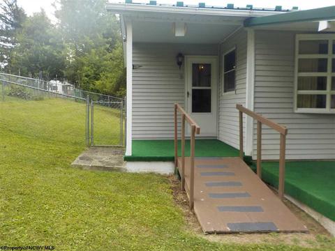 320 Long St, Parsons, WV 26287 photo 2