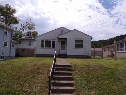 113 Monroe St, Mannington, WV 26582 photo 2