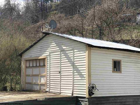 213 S 1st St, Sutton, WV 26601 photo 2