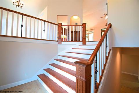 20 Round Table Ct, Morgantown, WV 26508 photo 2