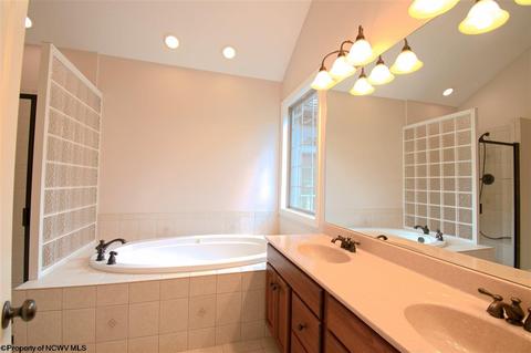 20 Round Table Ct, Morgantown, WV 26508 photo 10