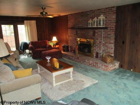 505 E Main St, Mannington, WV 26582 photo 4