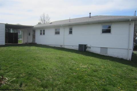 134 E Olive St, Bridgeport, WV 26330 photo 4
