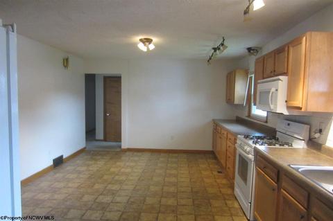 134 E Olive St, Bridgeport, WV 26330 photo 9