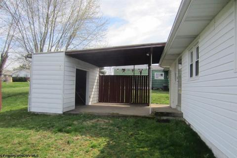 134 E Olive St, Bridgeport, WV 26330 photo 5