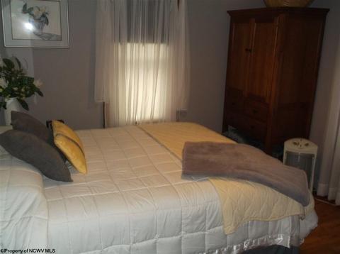 321 E Seventh St, Weston, WV 26452 photo 5