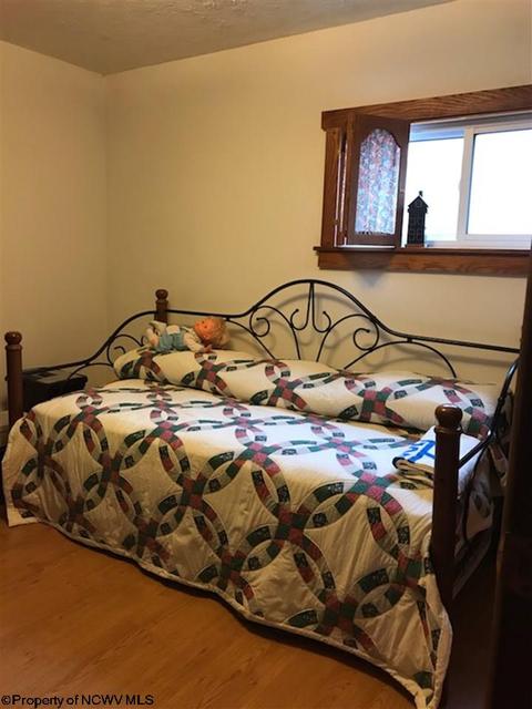 120 Blaker St, Fairview, WV 26570 photo 9