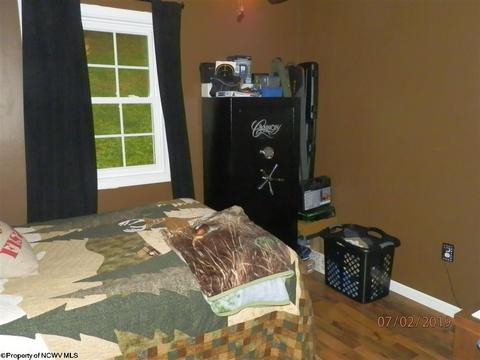 135 Oak Leaf Dr, Sutton, WV 26601 photo 8