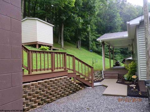 135 Oak Leaf Dr, Sutton, WV 26601 photo 3