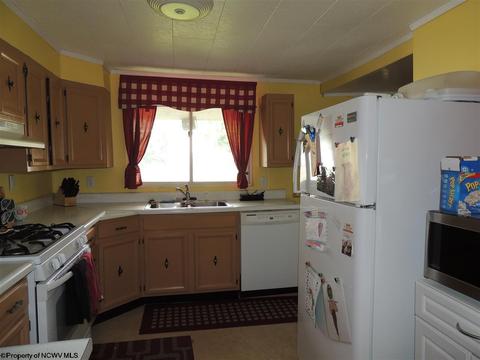 51 Moore St, Salem, WV 26426 photo 2