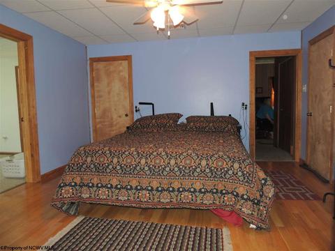 51 Moore St, Salem, WV 26426 photo 5
