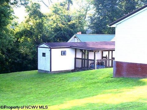 116 Washington St, Fairview, WV 26570 photo 5